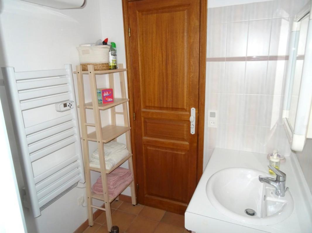 Les Cistes Villa Lioux Luaran gambar