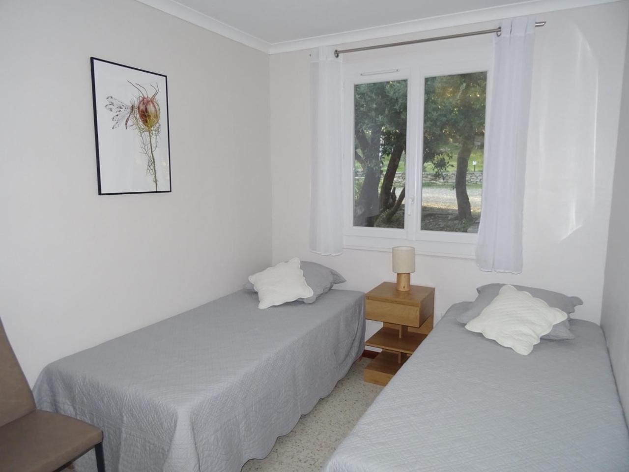Les Cistes Villa Lioux Luaran gambar
