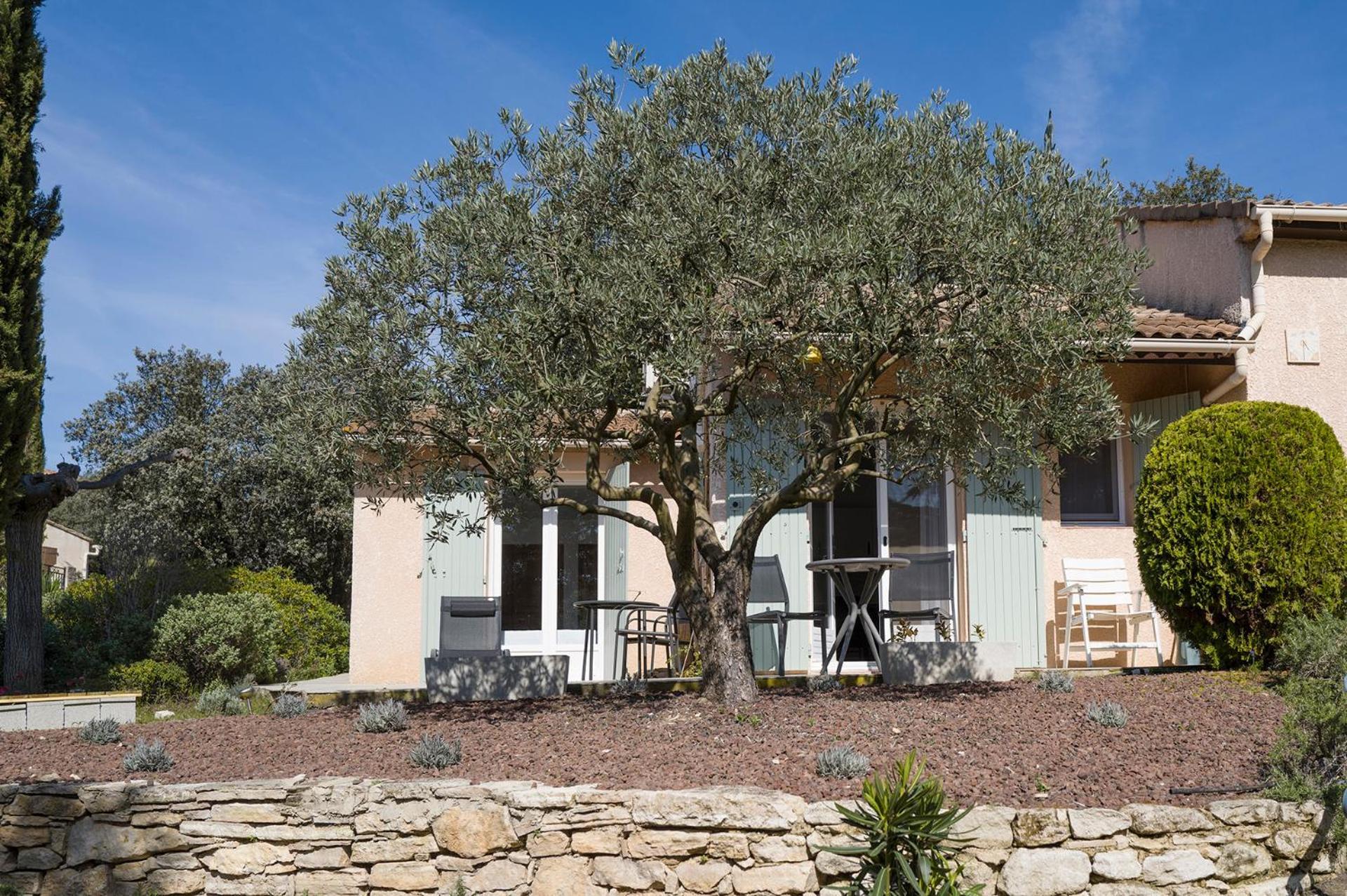 Les Cistes Villa Lioux Luaran gambar