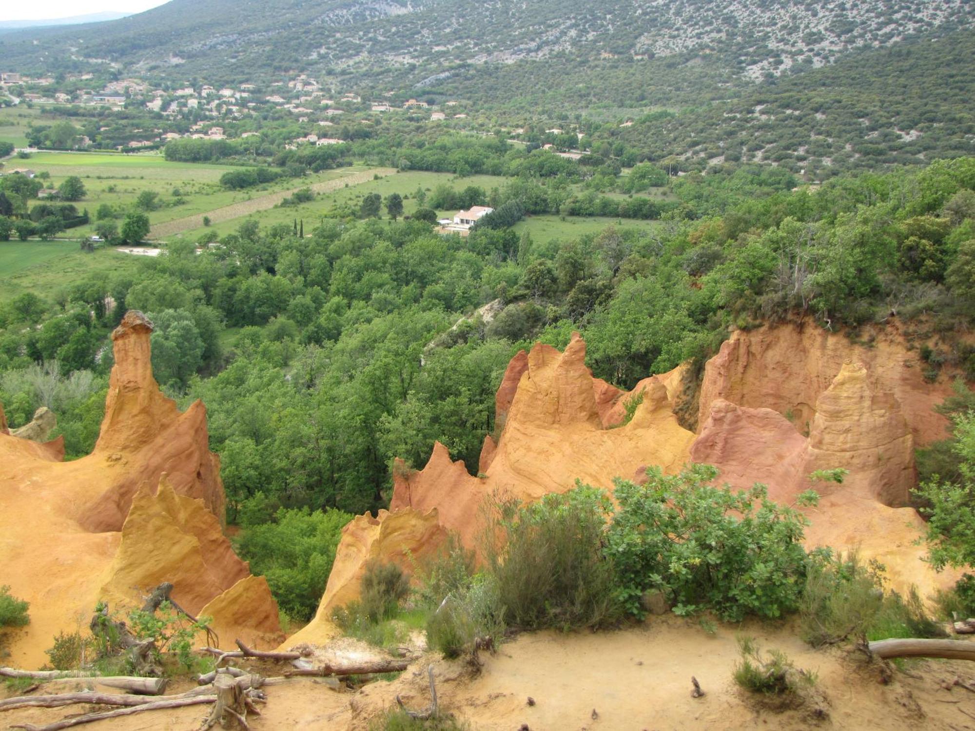 Les Cistes Villa Lioux Luaran gambar