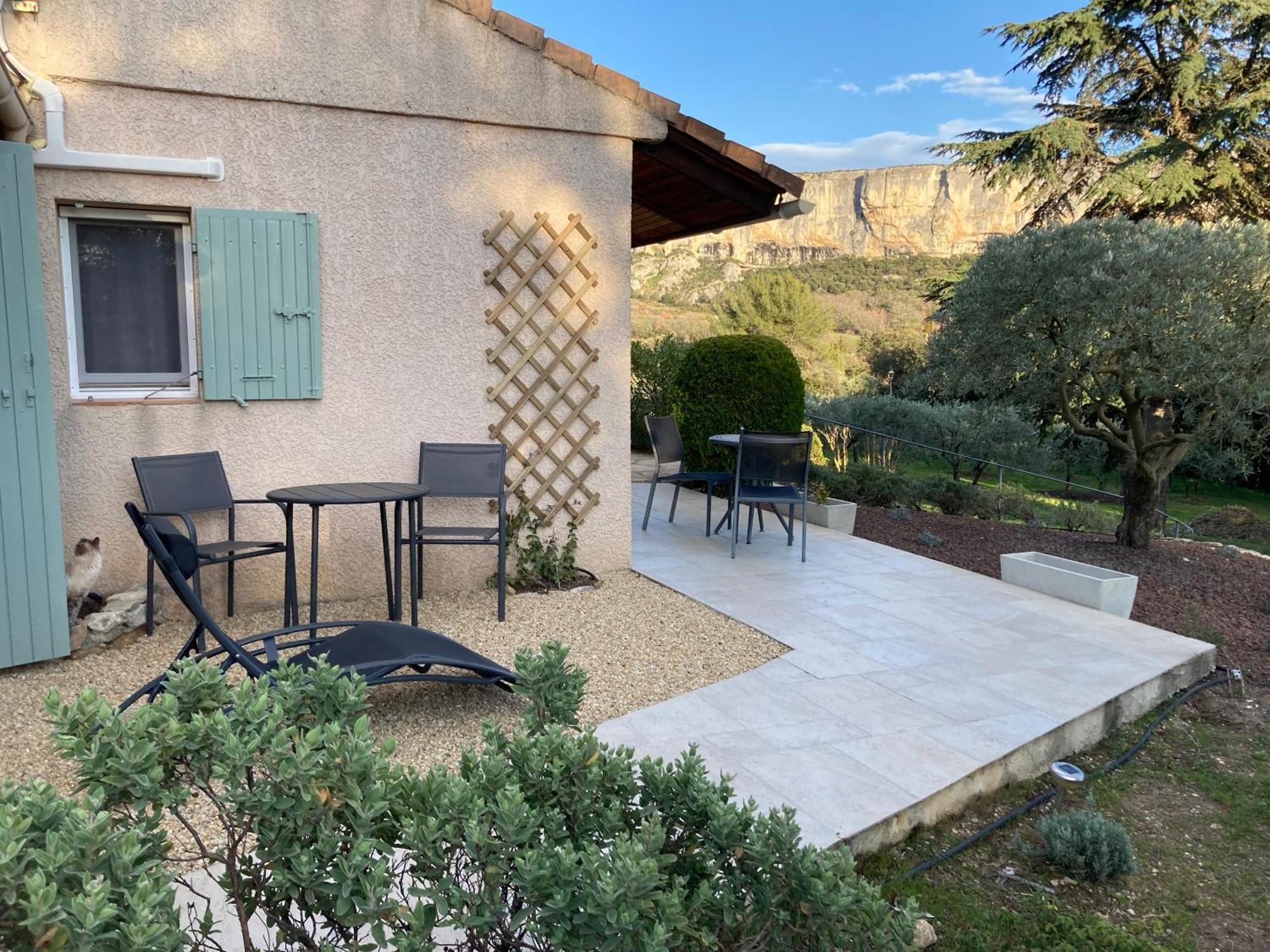 Les Cistes Villa Lioux Luaran gambar