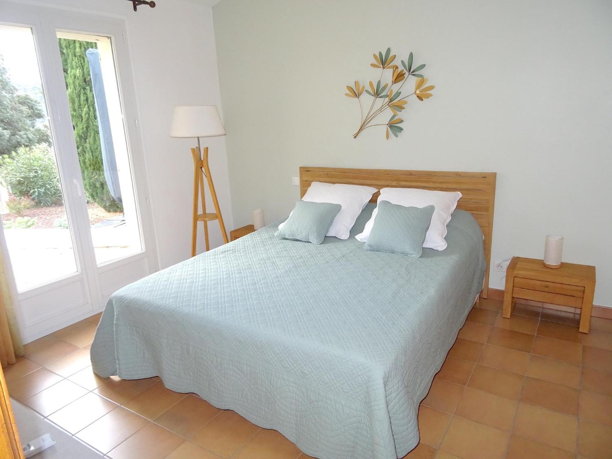 Les Cistes Villa Lioux Luaran gambar